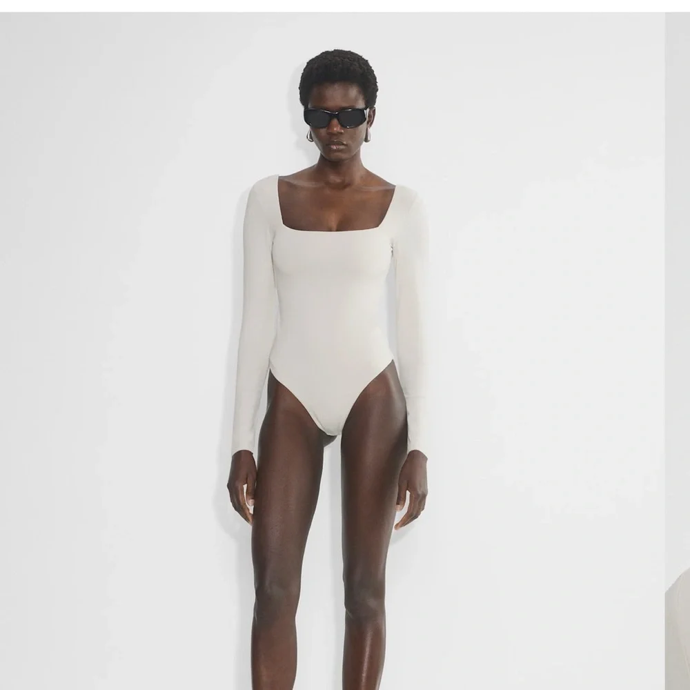 Aritzia Original Contour Squareneck Bodysuit sz S matte pearl - Picture 4 of 5